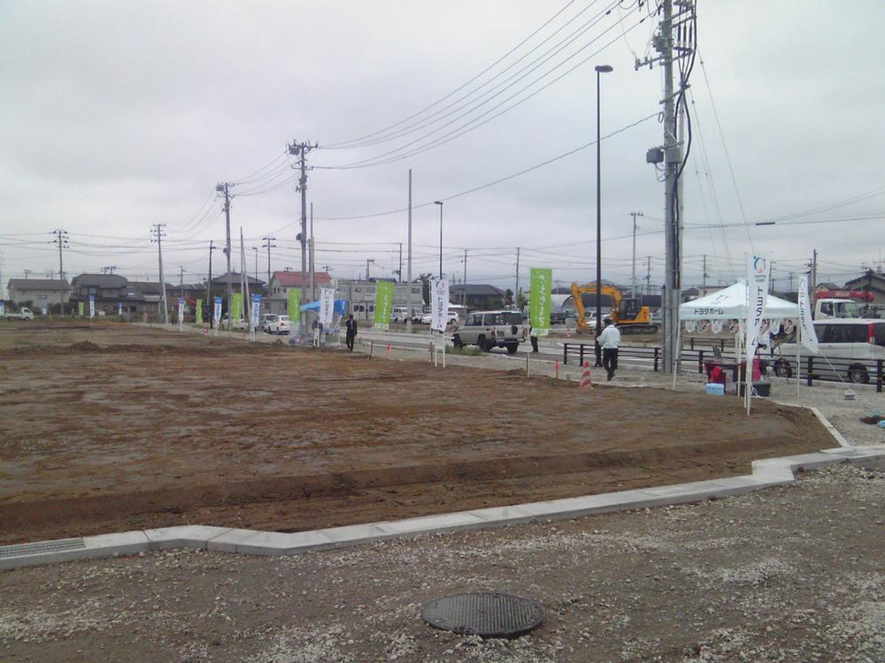 Local land photo. Appearance of subdivisions around, including local. (June 2013 shooting)