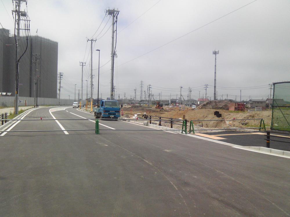 Local photos, including front road. Shooting towards the south the symbol load from the north
