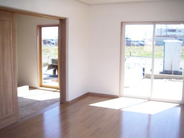 Same specifications photos (living)