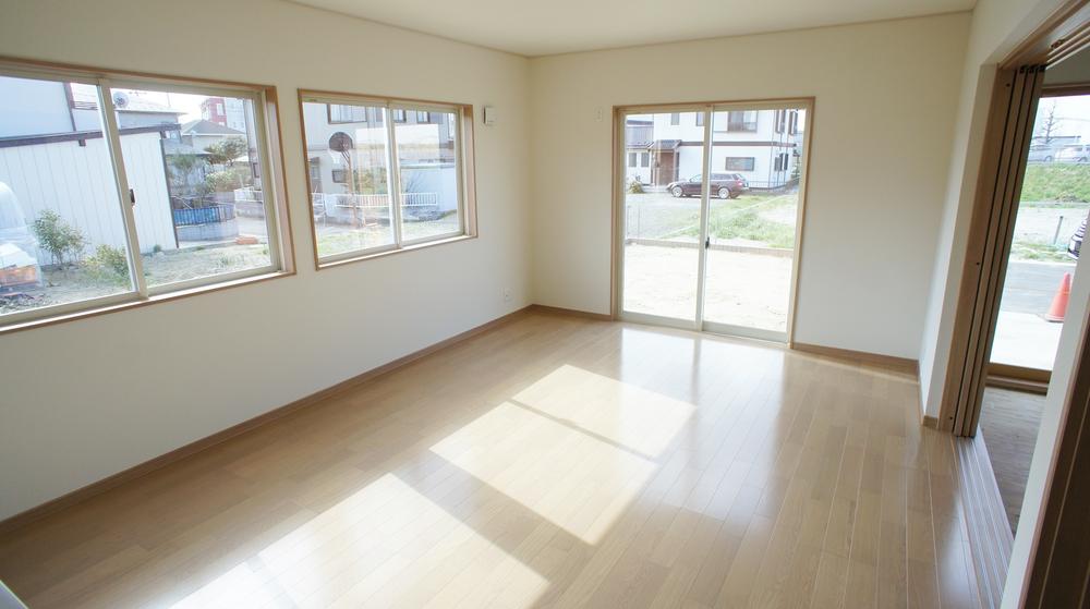 Same specifications photos (living)