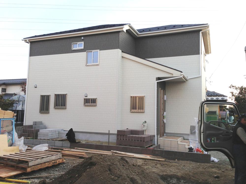 Local photos, including front road. Local (December 9, 2013) Shooting