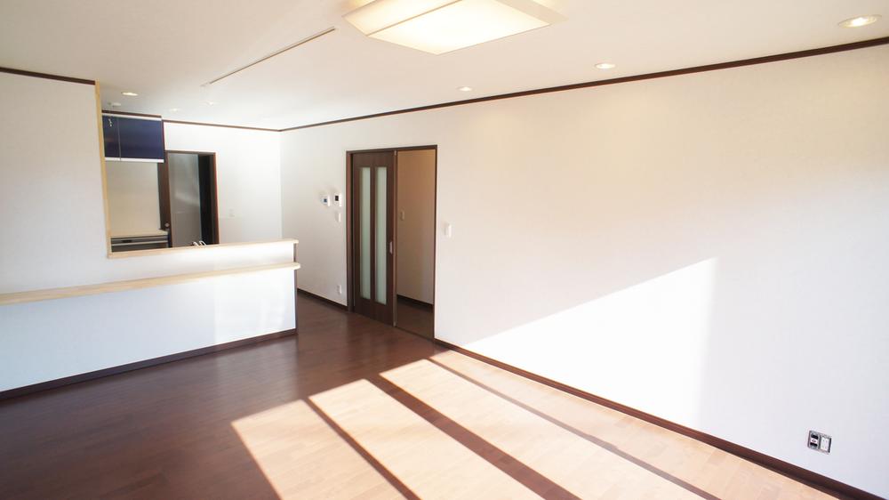 Same specifications photos (living)