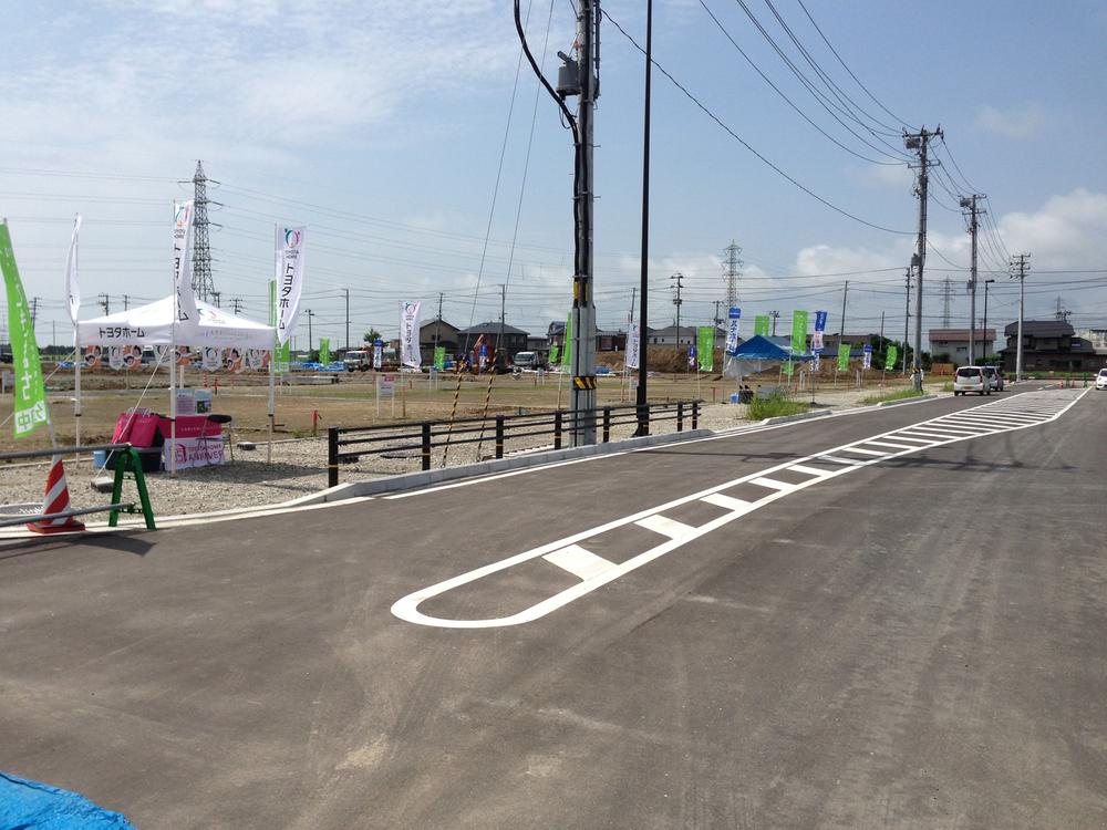 Local photos, including front road. 30 city blocks local photo (July 2013 shooting) spacious front road.