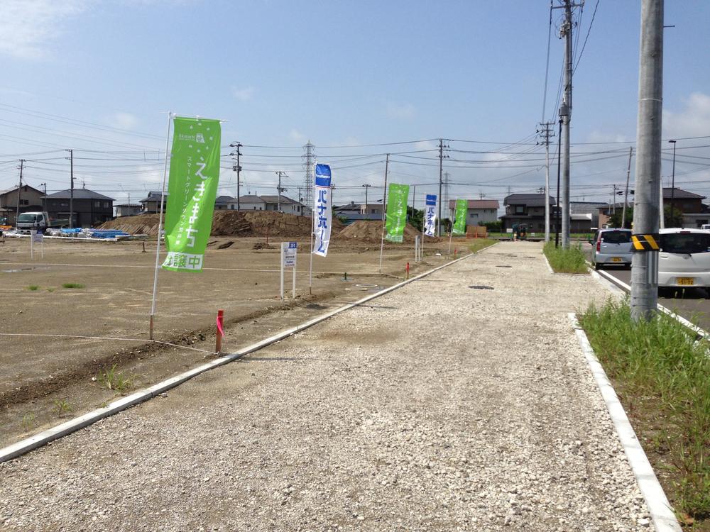 Compartment figure. Land price - building lots compartment view with the first phase of construction conditions. 10 compartment sale. Saturdays, Sundays, and holidays is in local sales meetings.