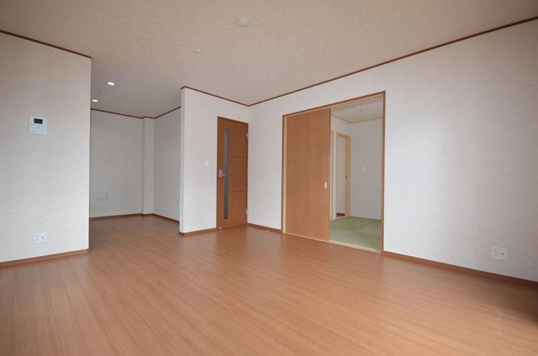 Same specifications photos (living). Example of construction