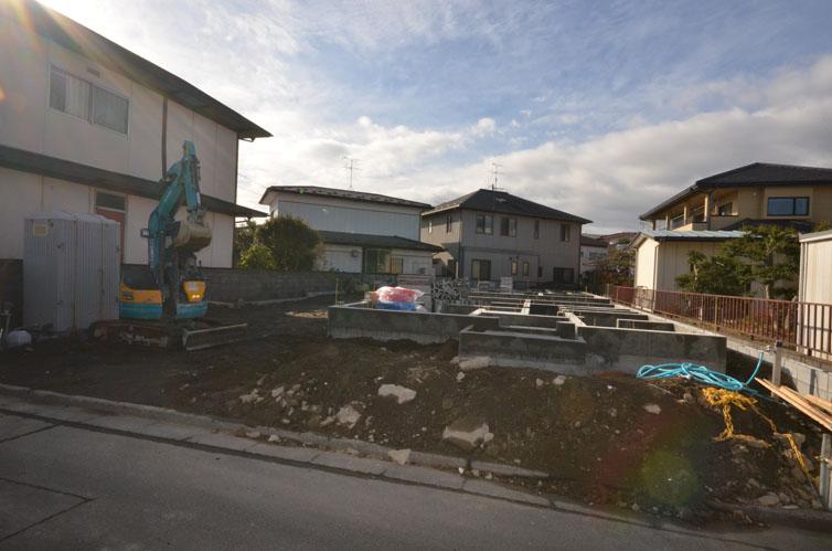 Local photos, including front road. December 17, currently