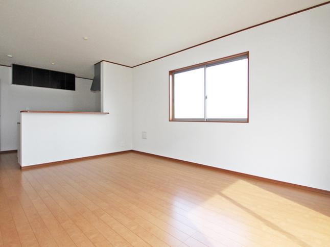 Same specifications photos (living). (Building 2) same specification