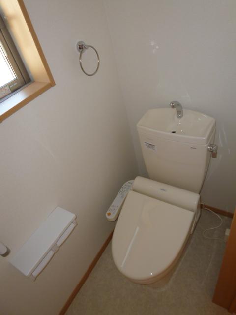 Toilet. ● same specifications ●