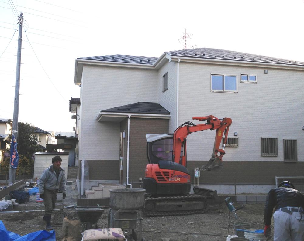 Local photos, including front road. Local (December 9, 2013) Shooting