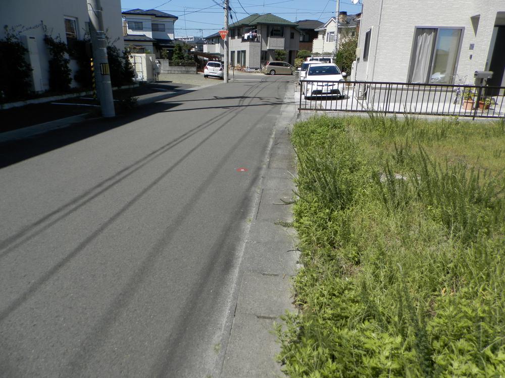 Local photos, including front road. Local (10 May 2013) Shooting