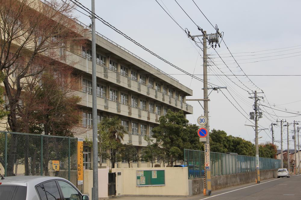 Junior high school. 600m to Sendai City Okino junior high school