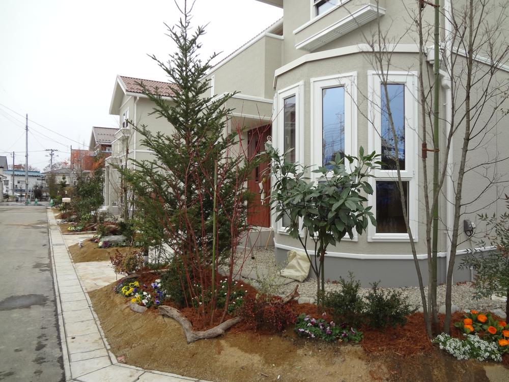 Local photos, including front road. Local (December 14, 2013) Shooting