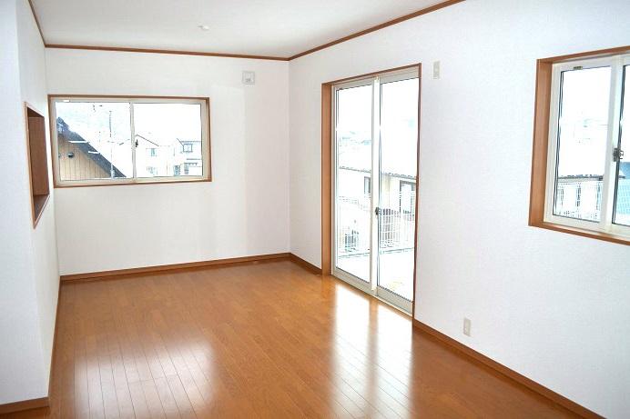 Same specifications photos (living). (Building 2) same specification