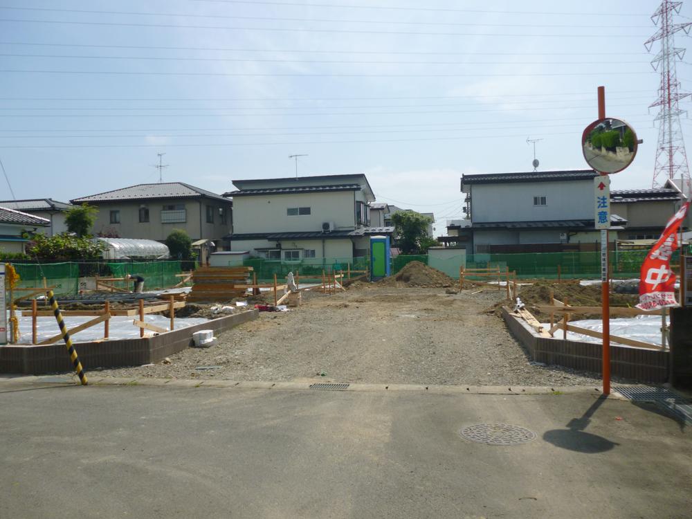 Local photos, including front road. Local (2013) Shooting