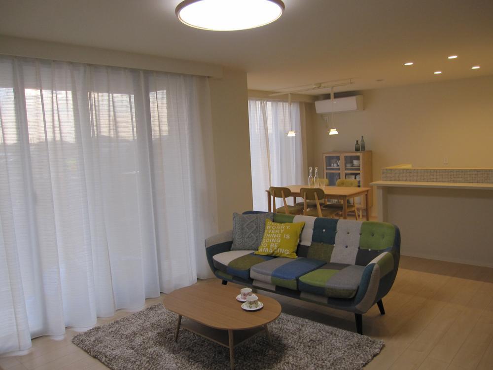 Other. Also model house that can be visited in the local. Every week is being open on Saturdays and Sundays. Please feel free to contact us for more information. ※ Model house does not sell.