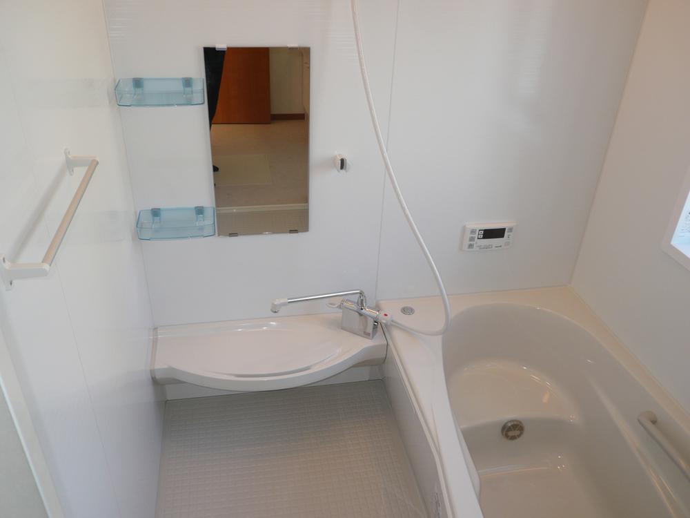 Bathroom. ● same specifications ● Automatic hot water filling, Keep warm, With a Reheating function was semi Otobasu ☆ Sitz bath can also enjoy tub with bench ☆ Floor good mosaic pattern floor-drained ☆