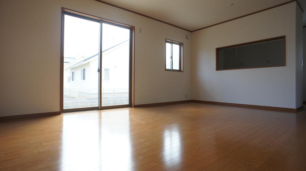 Same specifications photos (living)