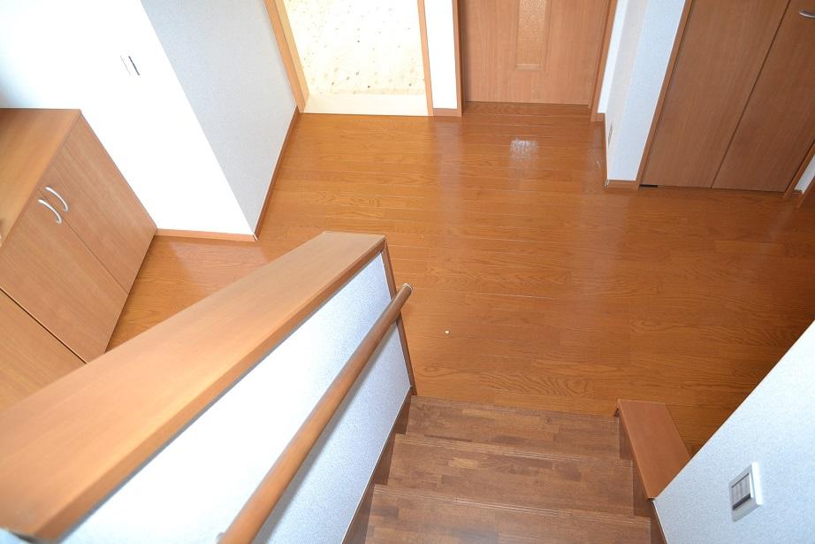 Entrance. Same specifications