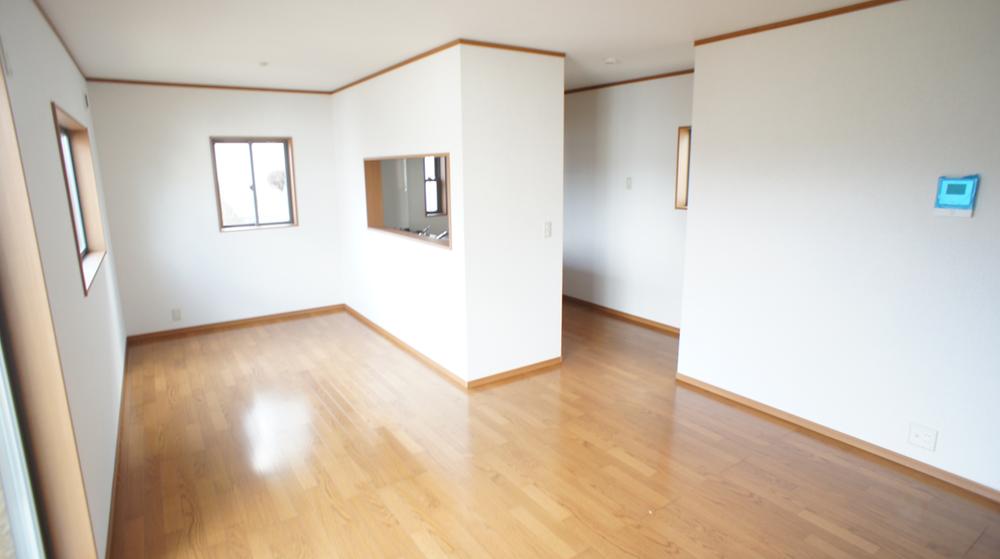 Same specifications photos (living)