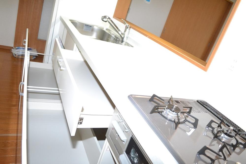 Same specifications photo (kitchen). Same specifications Door is a high-pressure melanin panel, Countertops artificial marble, Gas appliance cleaning a breeze in the enamel top finish (^ 0 ^) / Water purifier integrated hand shower faucet