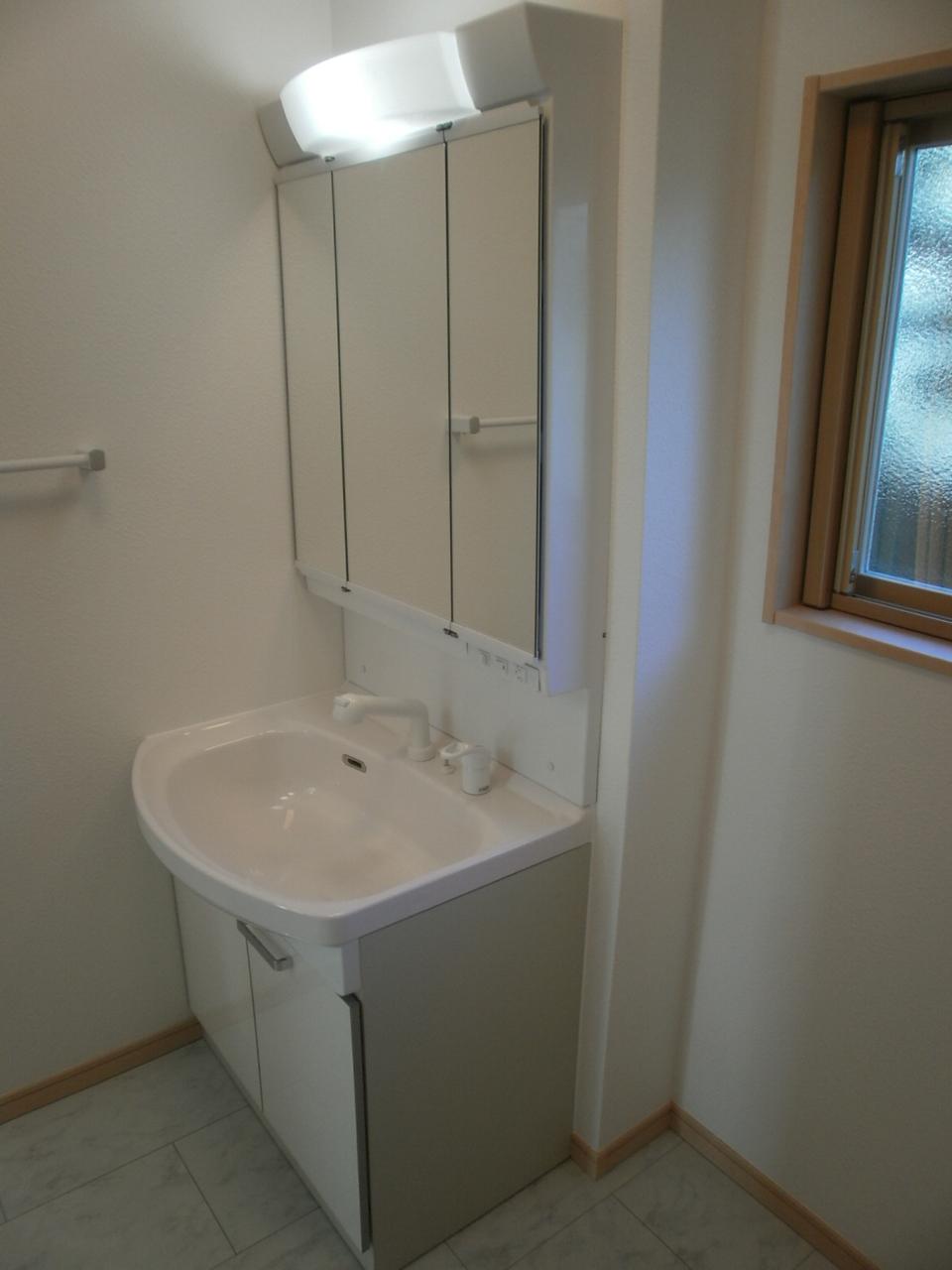 Wash basin, toilet. Indoor (12 May 2013) Shooting