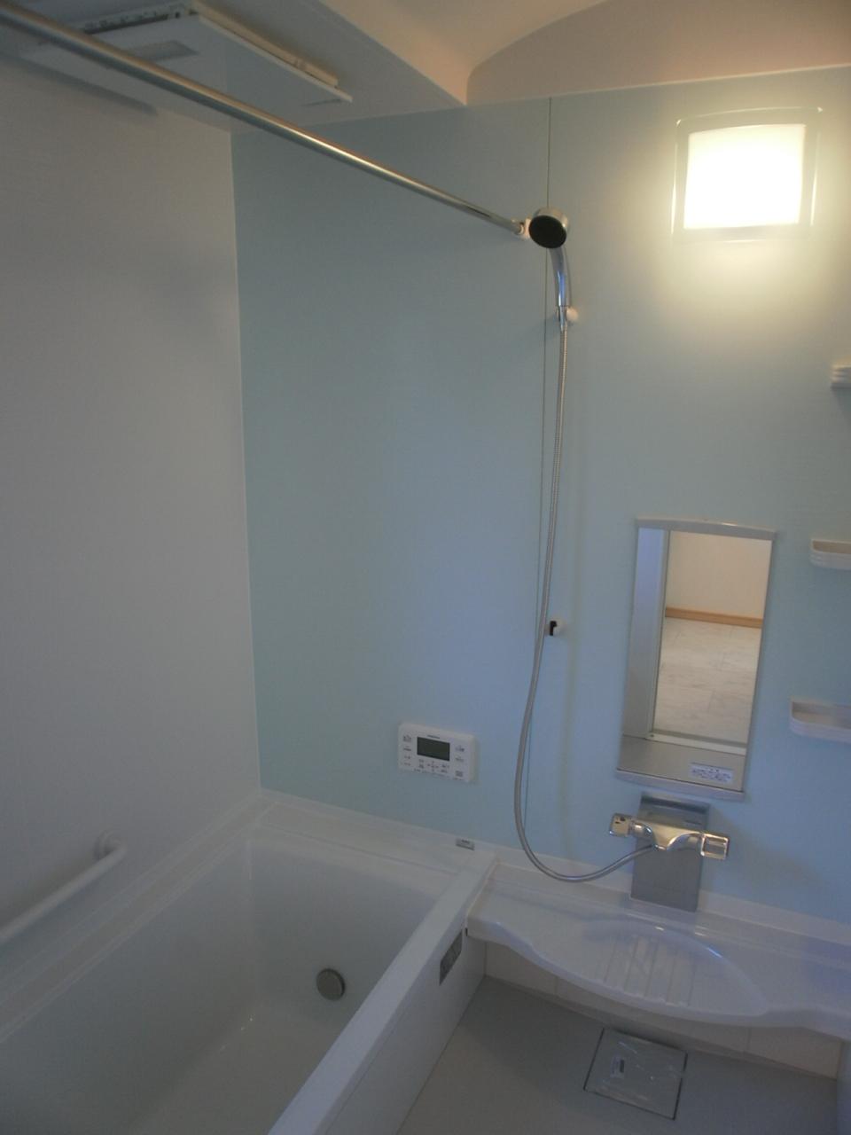 Bathroom. Indoor (12 May 2013) Shooting