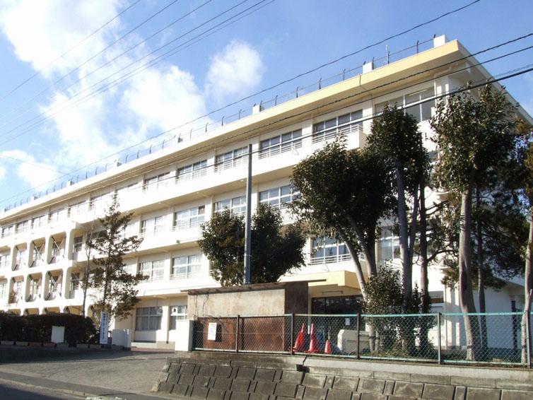 Junior high school. Shiogama City 800m to stand second junior high school
