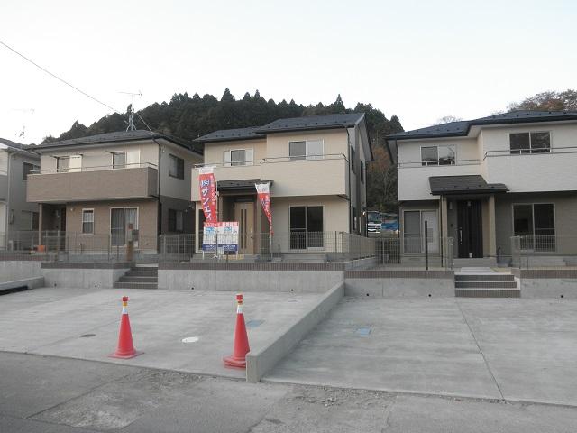 Local photos, including front road. Local (11 May 2013) Shooting