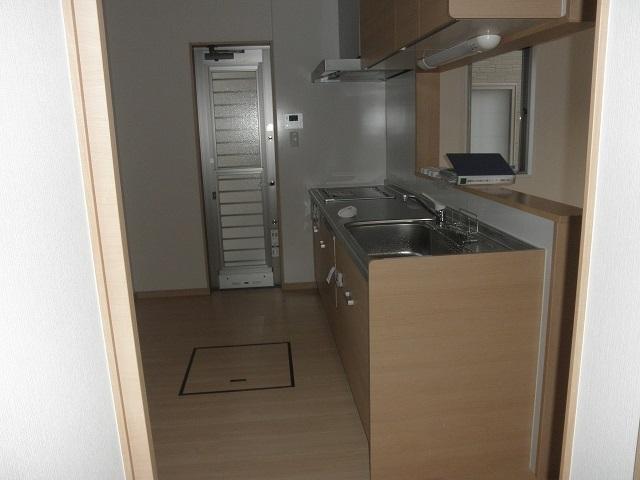 Kitchen. Indoor (11 May 2013) Shooting