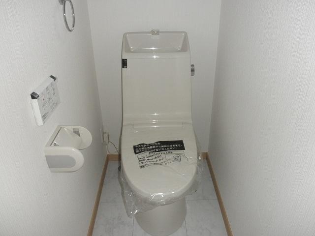 Toilet. Indoor (11 May 2013) Shooting