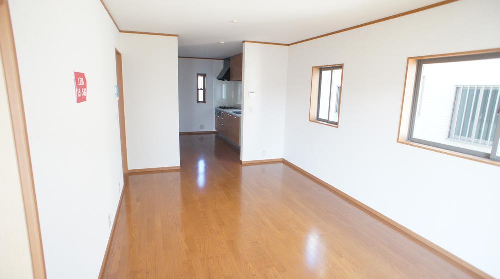 Same specifications photos (living)