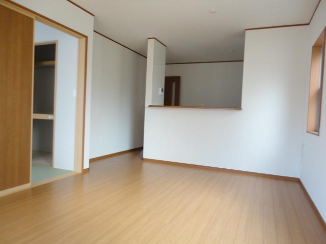 Same specifications photos (living)