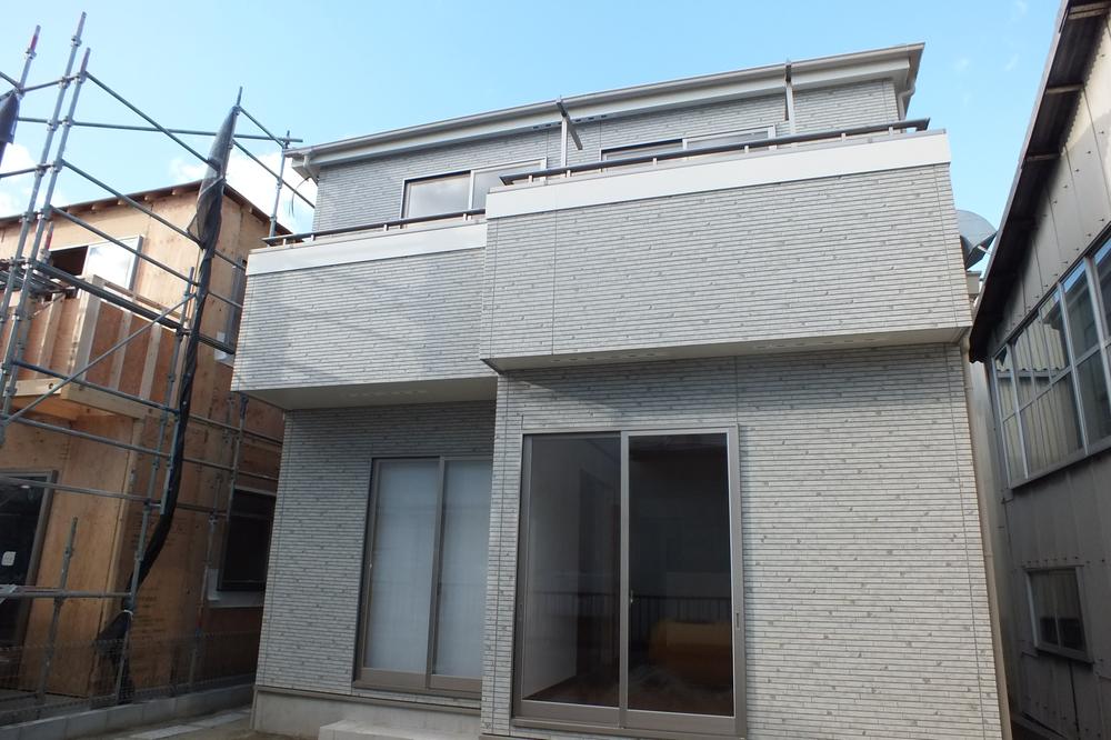 Local appearance photo. Local (10 May 2013) Shooting