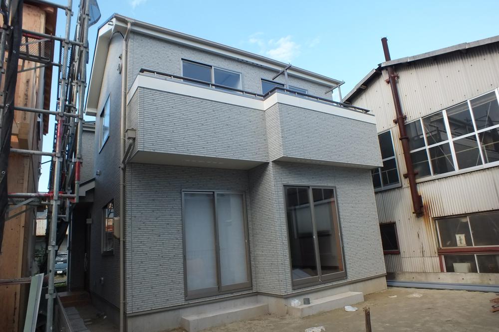 Local photos, including front road. Local (10 May 2013) Shooting