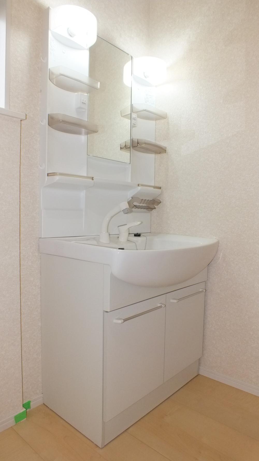 Wash basin, toilet. «Same specifications»