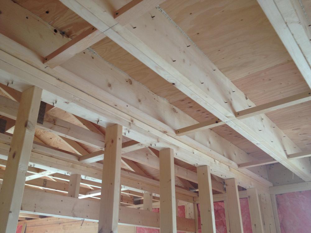 Construction ・ Construction method ・ specification. 2 × 4 house of (our construction process example) monocoque structure, Receiving the power of earthquakes and typhoons in the whole building, Since it becomes dispersed throughout without to concentrate the load at one point, It demonstrated exceptional strength against external force. Also, Durability in addition to seismic resistance ・ Thermal insulation properties ・ Fire resistance ・ Also it has excellent wind resistance.