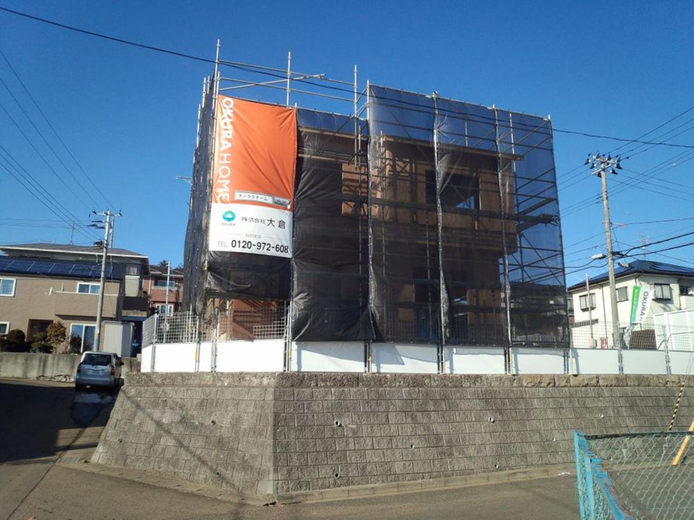 Construction ・ Construction method ・ specification. For (our construction process Example II-3 Building) "pillar" and "beam" conventional method of construction that bind with a point and the like, 2 × 4 housing will support the building of six-sided surface and line by the "panel". 2 × 4 houses and 6 tetrahedra is completed in which the surface structure to basic, The entire house is the monocoque (unitary construction).