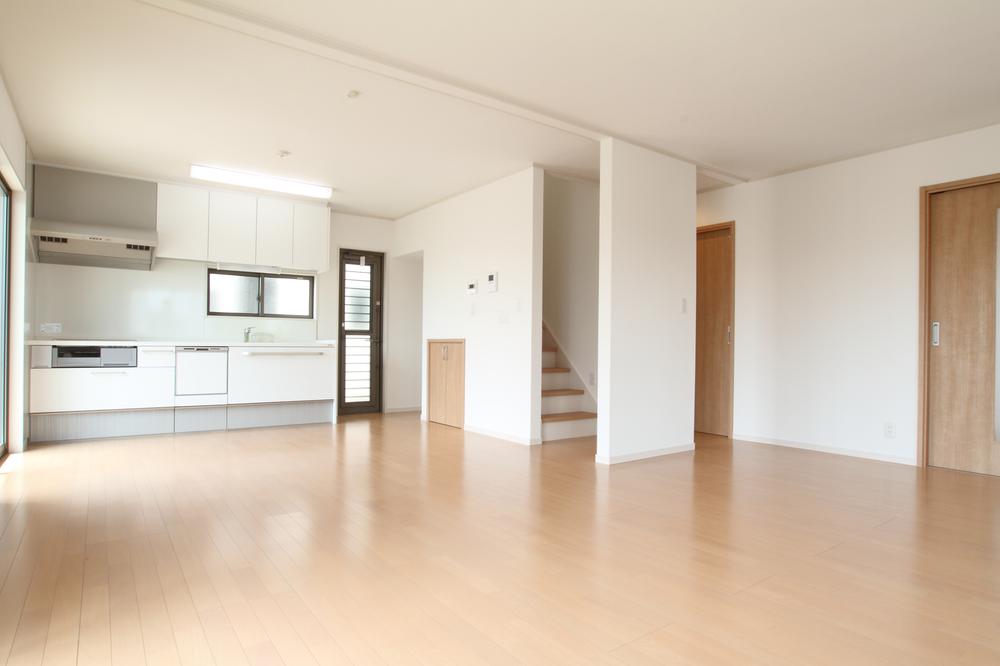 Living. (II-2 Building) August 2013 shooting