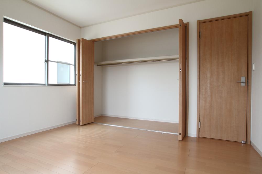 Wash basin, toilet. (II-2 Building) August 2013 shooting