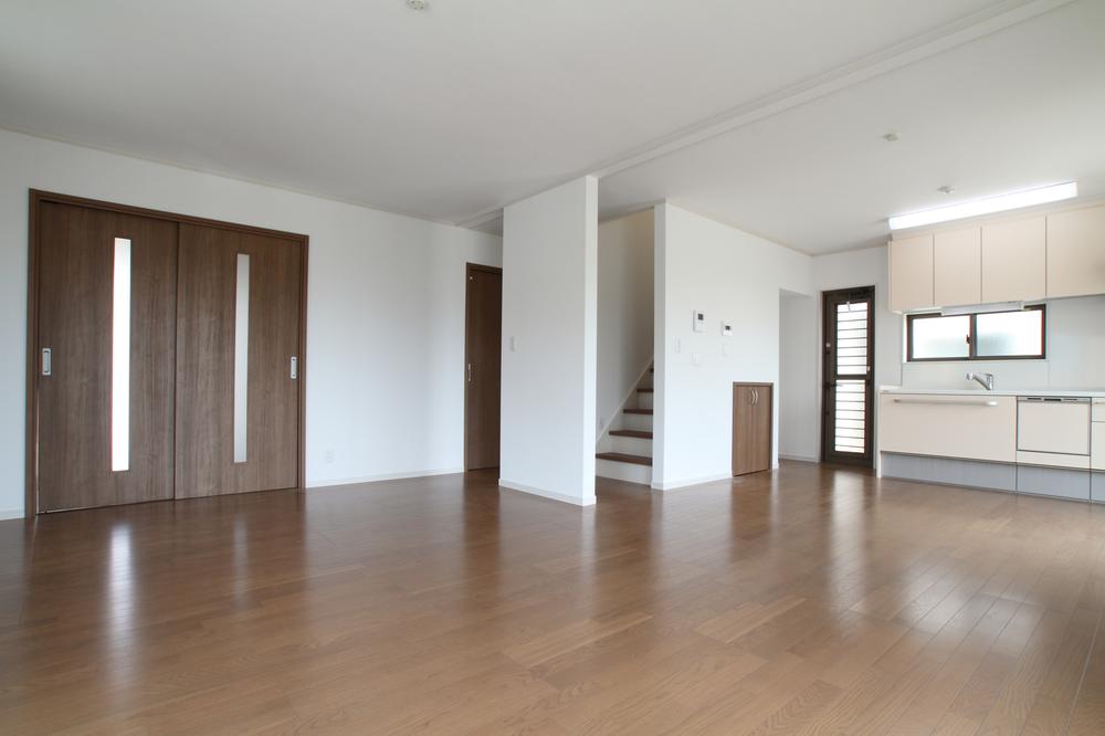 Living. (II-3 Building) August 2013 shooting