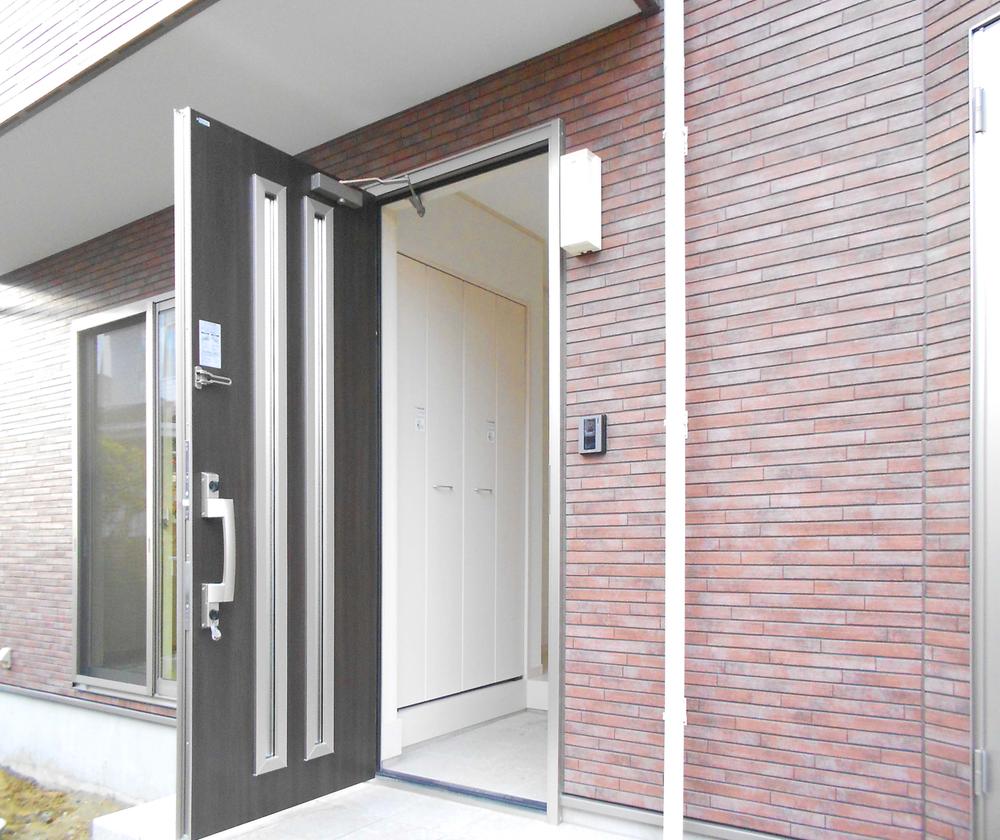 Entrance. Local (12 May 2013) Shooting