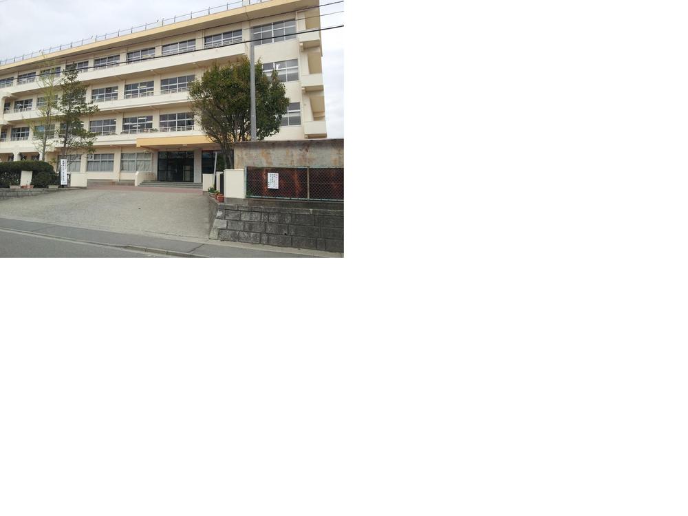 Junior high school. Shiogama 728m until the second junior high school