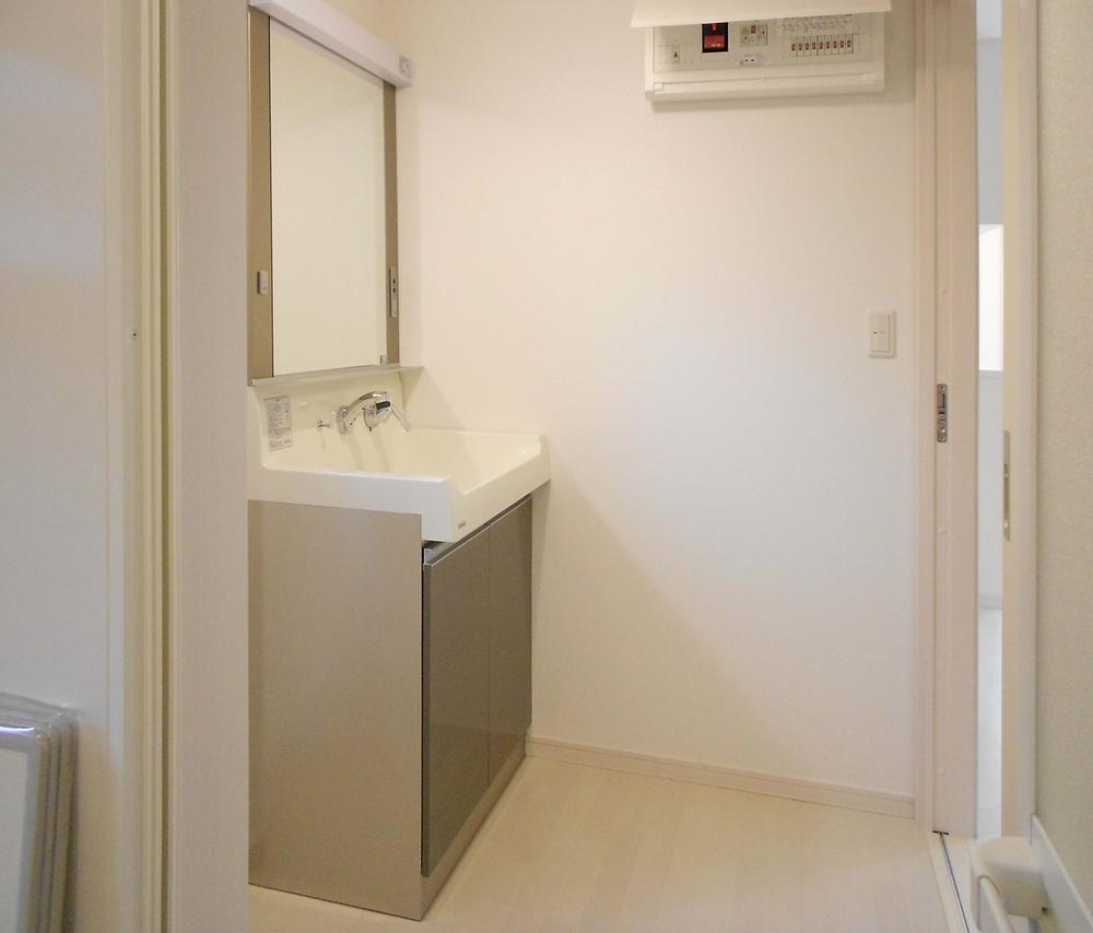 Wash basin, toilet. Indoor (12 May 2013) Shooting