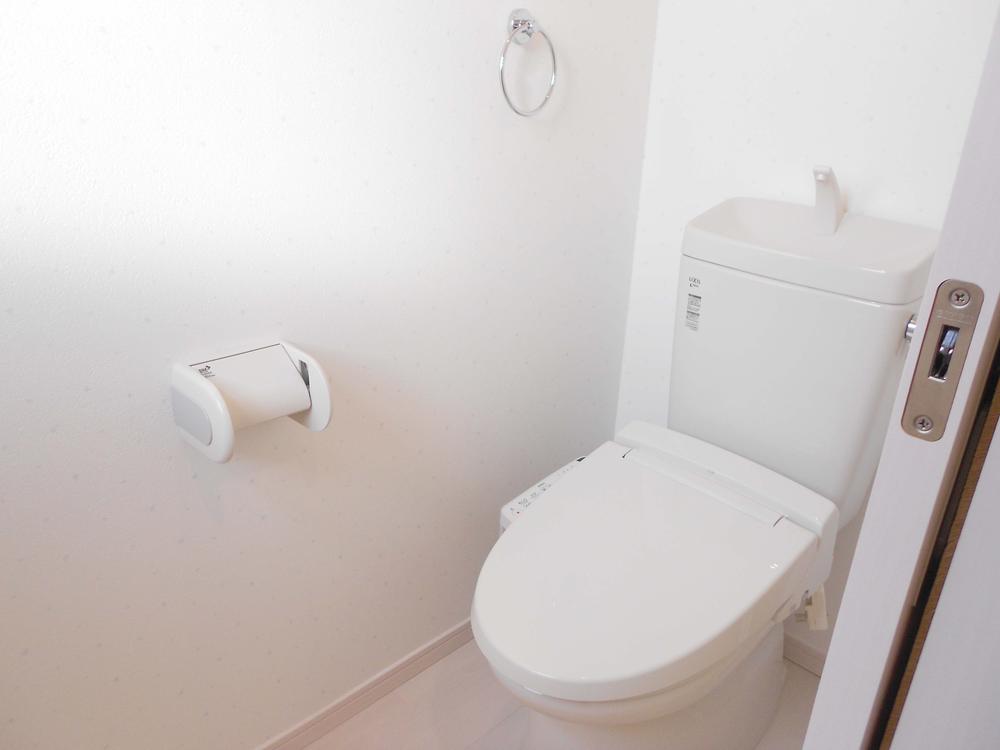 Toilet. Indoor (12 May 2013) Shooting