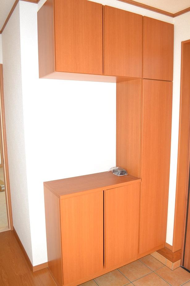 Entrance. Indoor (September 2013) Shooting