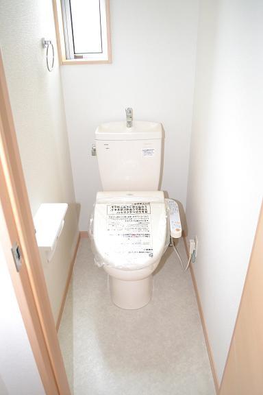 Toilet. Same specifications Bidet ・ Bidet ・ Auto power deodorizing ・ Seat sensor ・ Heating toilet seat ・ Toilet seat and lid soft closure ・ Timer power saving ・ Random power-saving ・ Toilet seat and lid one-touch detachable ・ Nozzle cleaning function ・ antibacterial