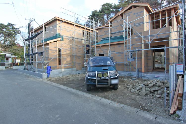 Local photos, including front road. Local (12 May 2013) Shooting