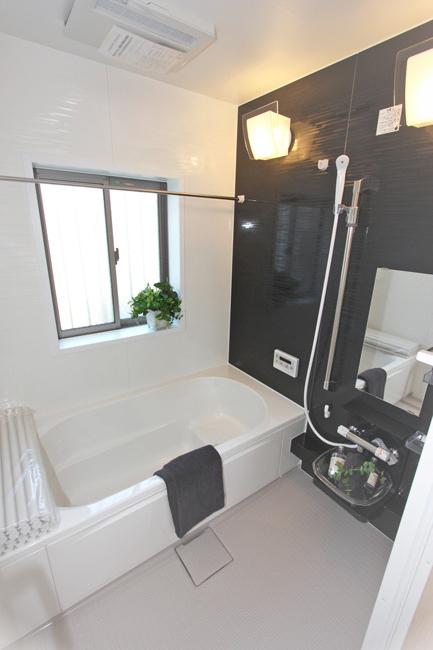 Same specifications photo (bathroom). Same specifications photo (system bus)