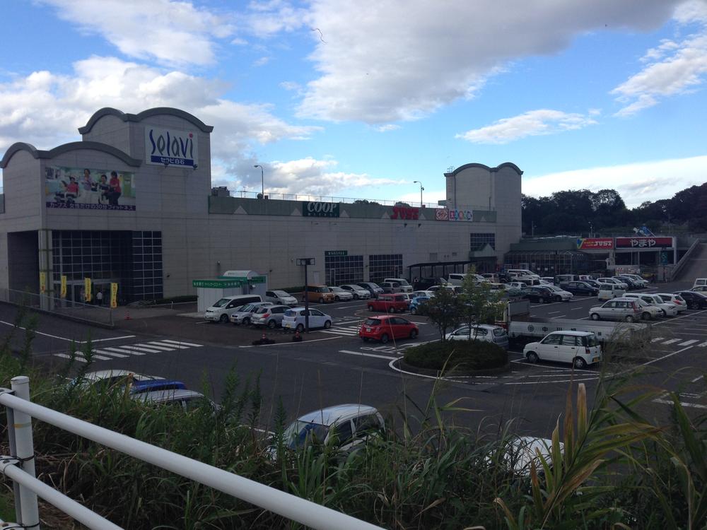 Shopping centre. Serabi 300m to Shiraishi