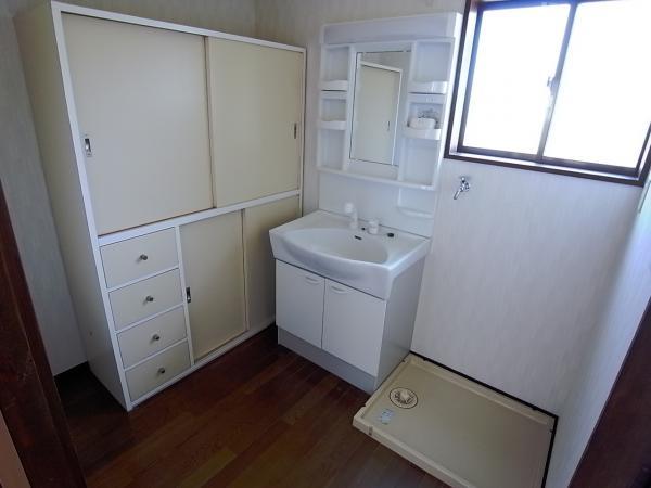 Wash basin, toilet